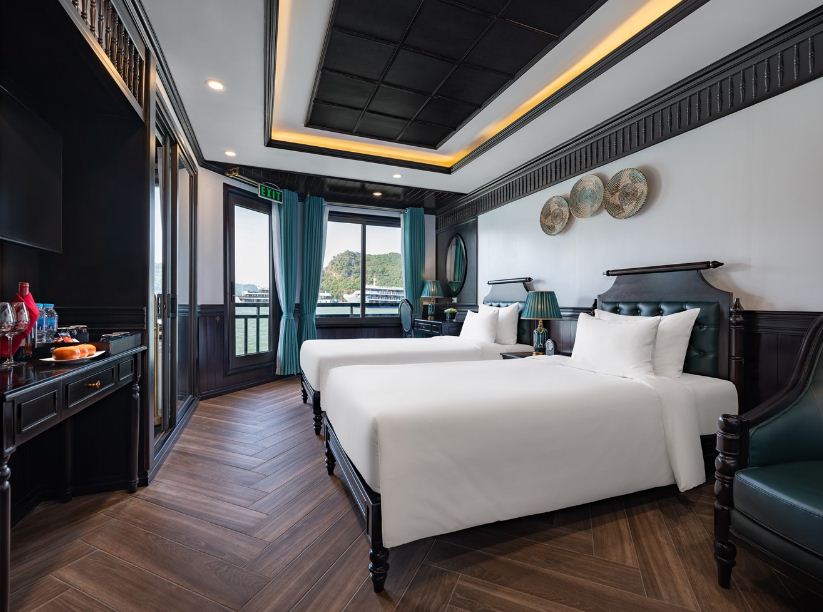 senior-suite-first-deck-rita-cruise-halong-bay